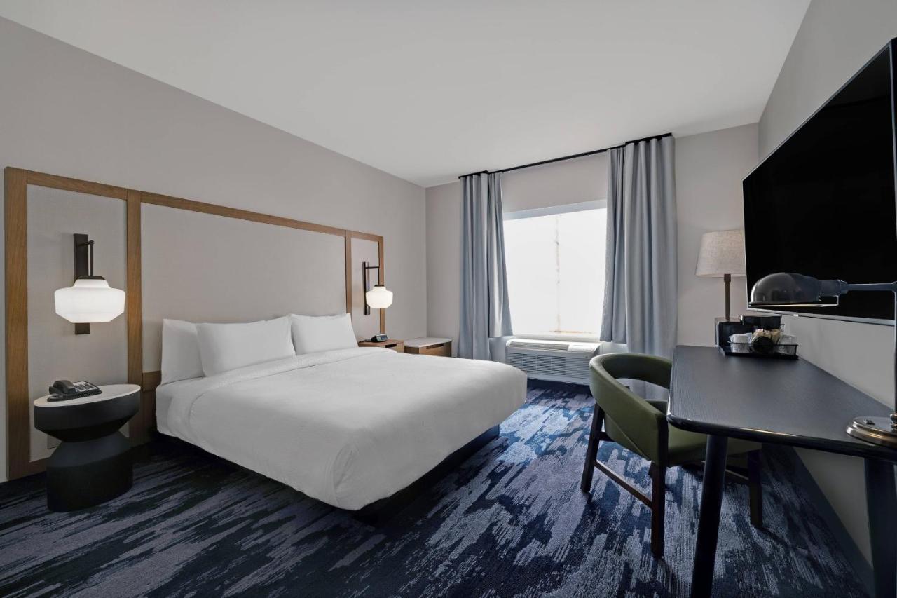 Fairfield Inn & Suites By Marriott Milwaukee Brookfield Exterior photo