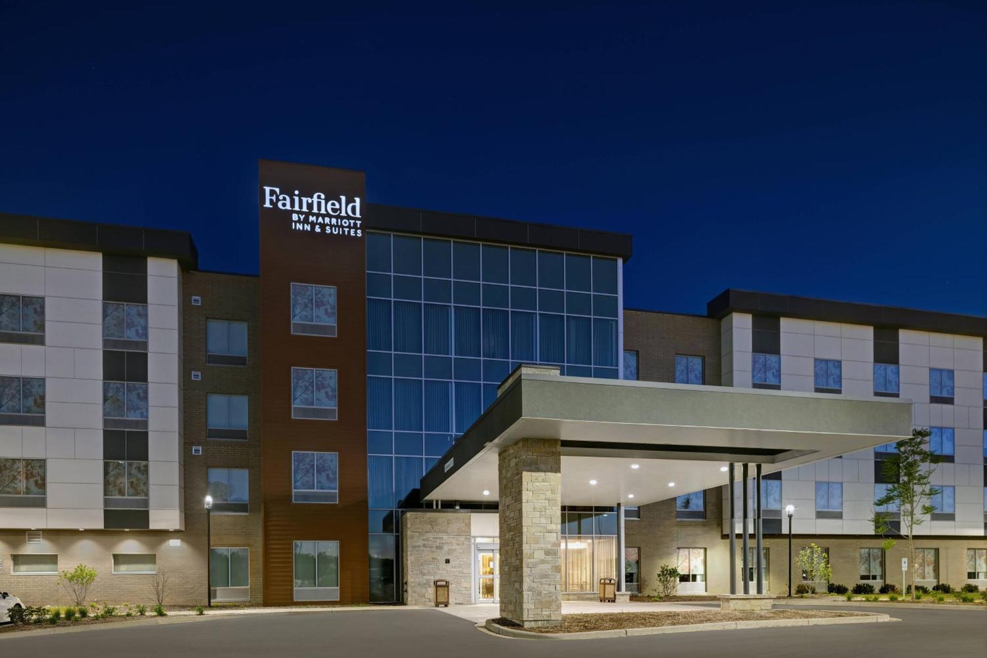 Fairfield Inn & Suites By Marriott Milwaukee Brookfield Exterior photo