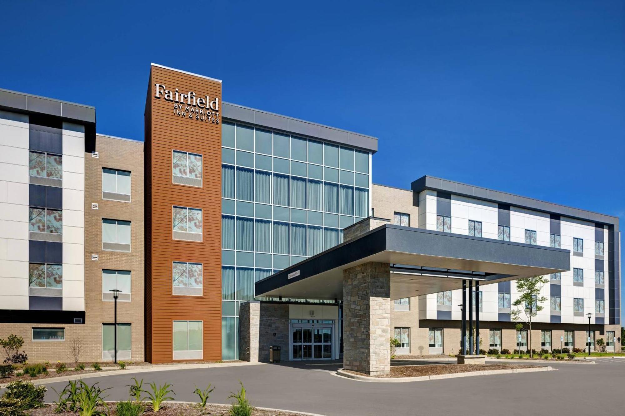 Fairfield Inn & Suites By Marriott Milwaukee Brookfield Exterior photo