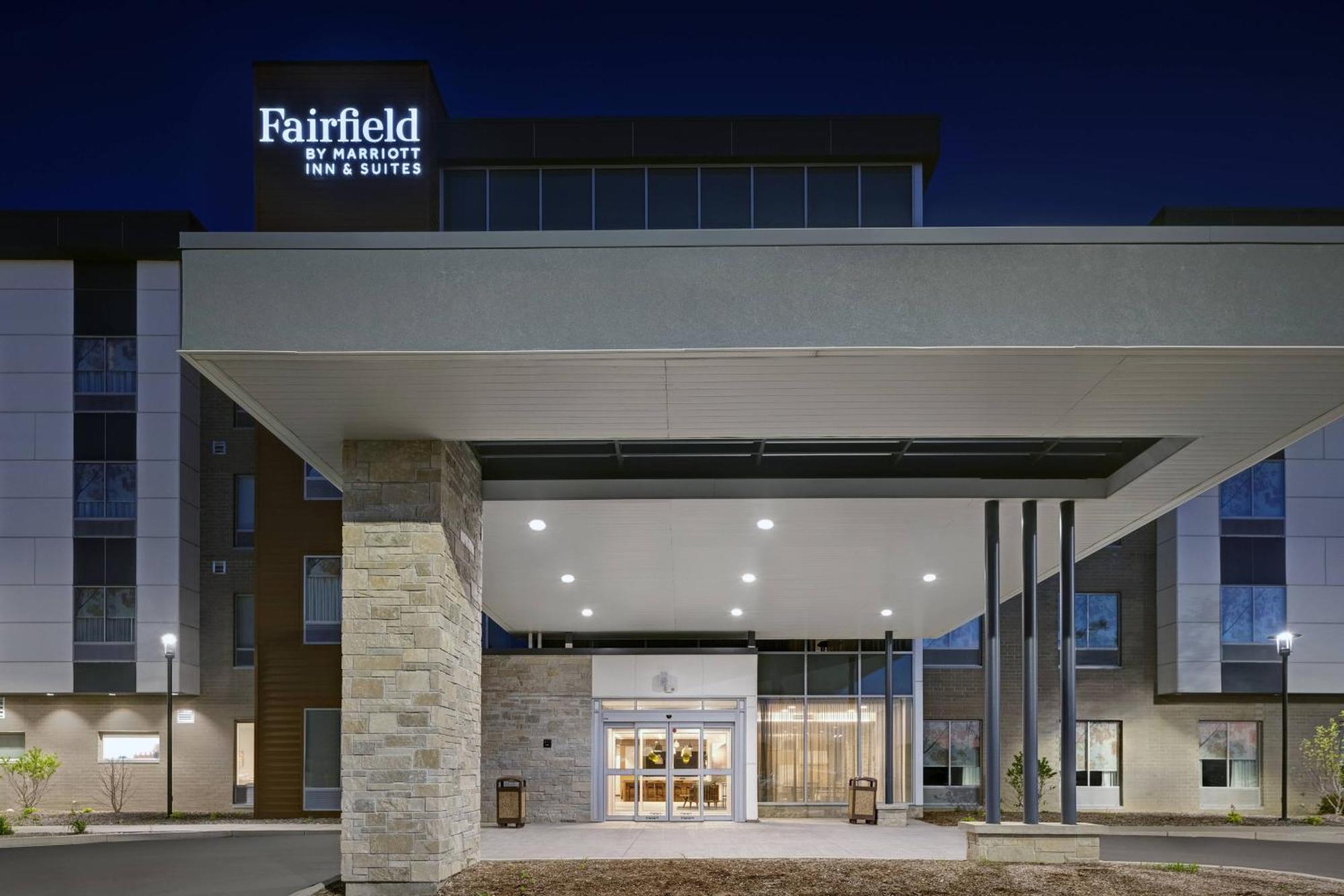 Fairfield Inn & Suites By Marriott Milwaukee Brookfield Exterior photo